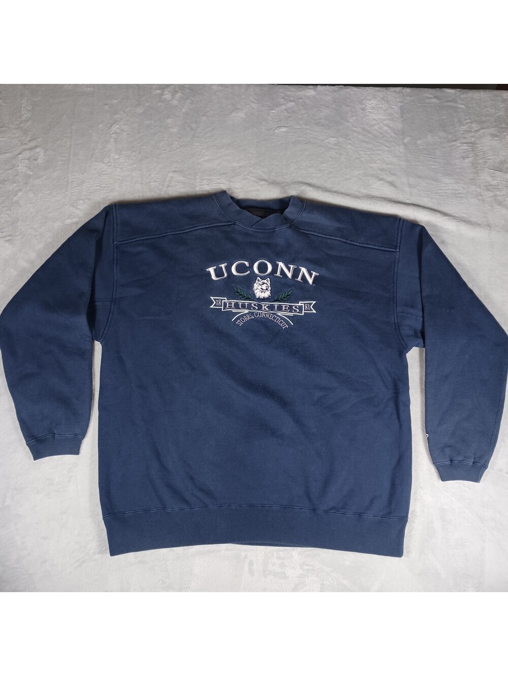 Vintage UCONN Huskies Starter Sweatshirt X-Large Blue Logo Pullover Storrs CT